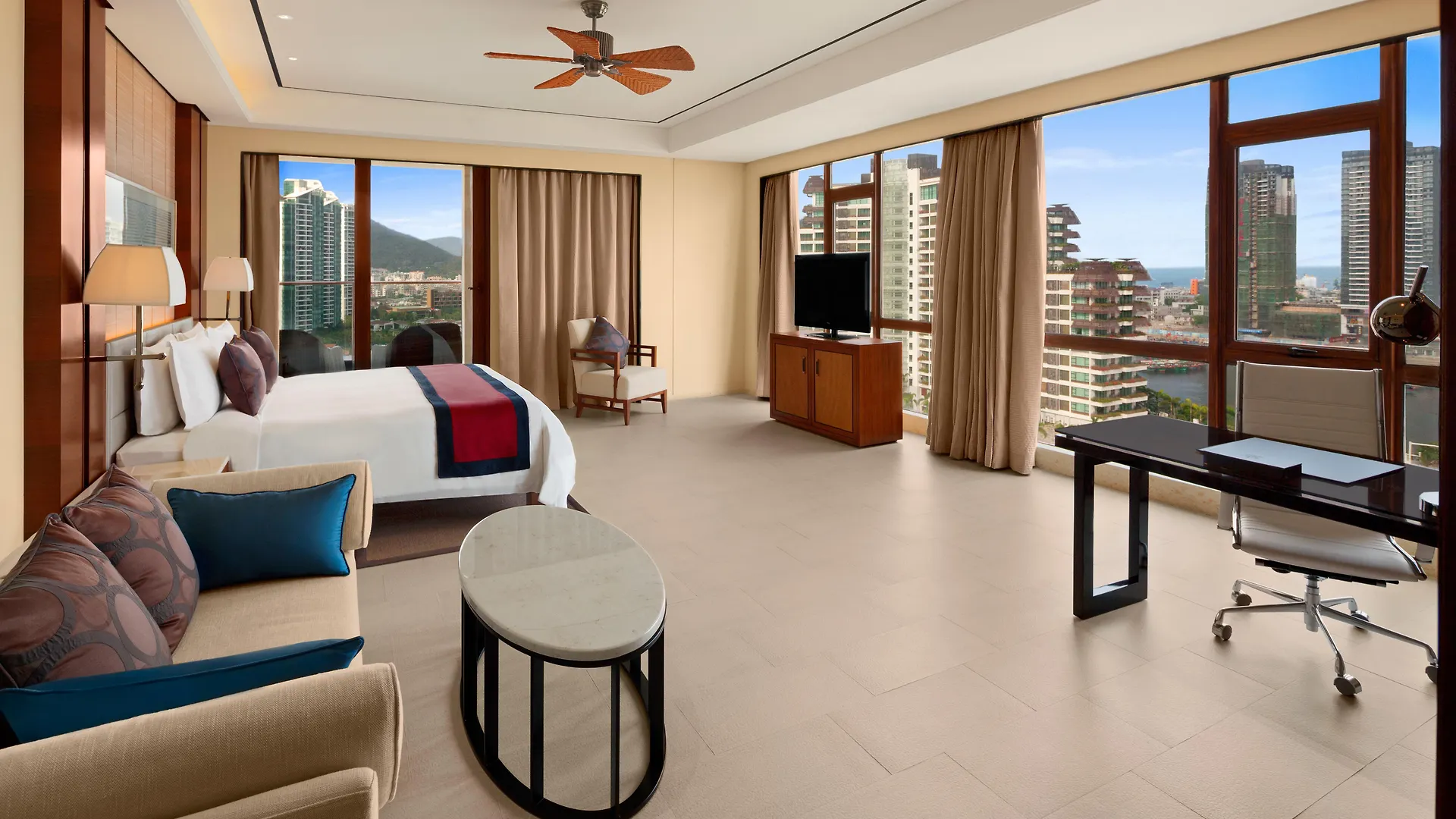 Crowne Plaza Sanya City Center By Ihg 5*,