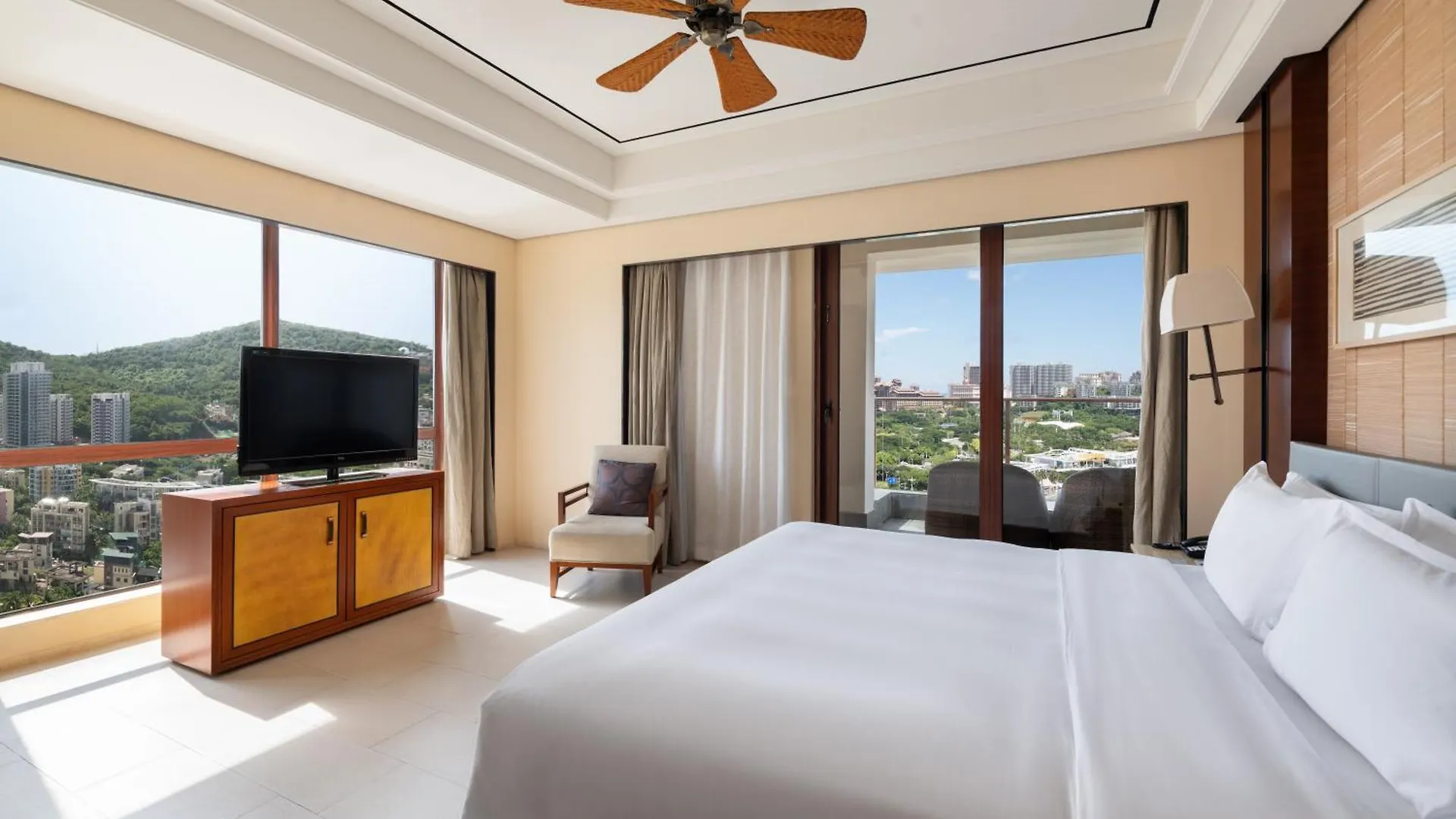 Crowne Plaza Sanya City Center By Ihg Resort